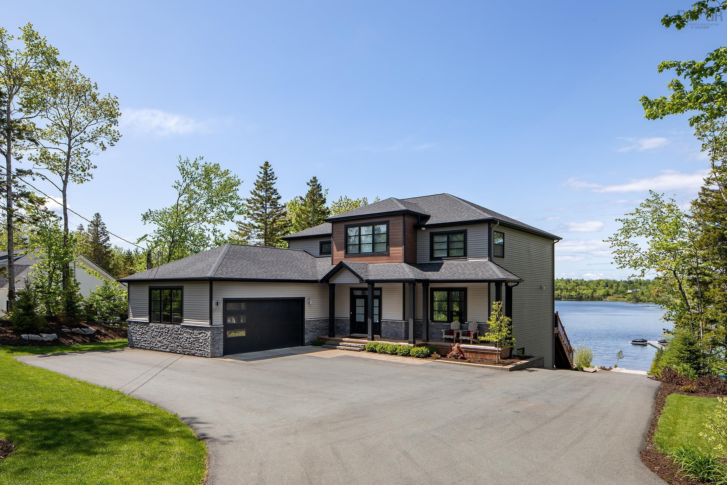 Thumbnail image for 692 McCabe Lake Drive MLS<sup>®</sup> 202513918