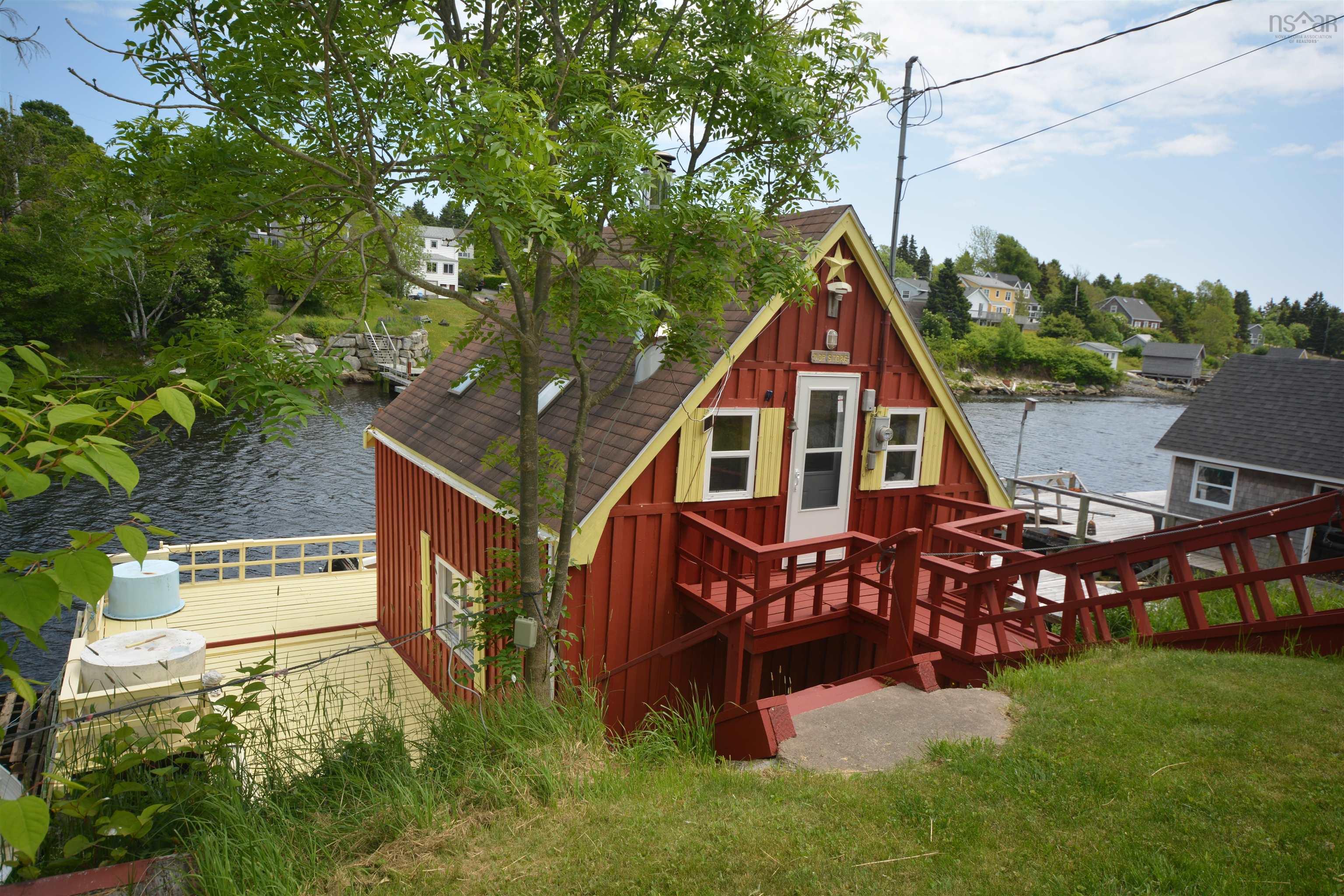 Thumbnail image for 1570 John Brackett Drive MLS<sup>®</sup> 202514873