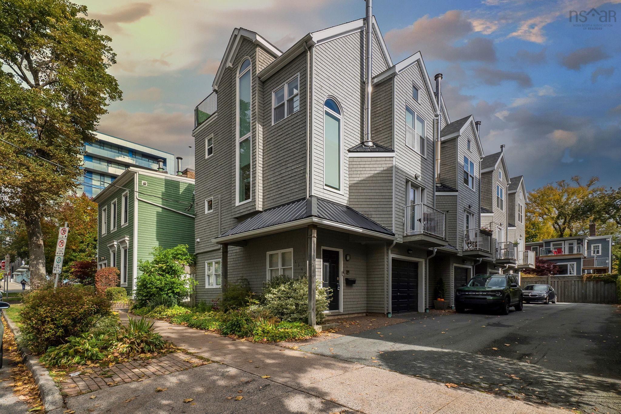 Thumbnail image for 1 1345 Dresden Row MLS<sup>®</sup> 202526557