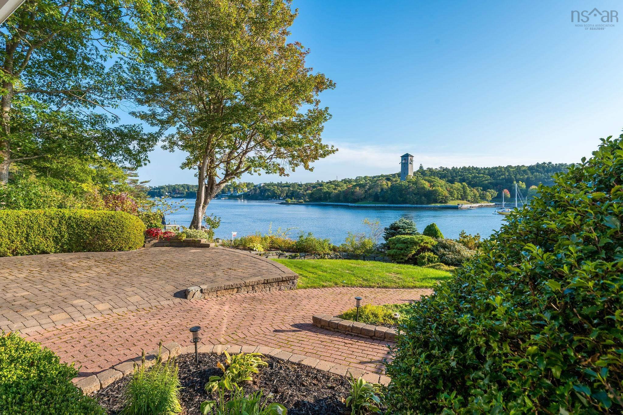 Thumbnail image for 6634 South Street MLS<sup>®</sup> 202503432