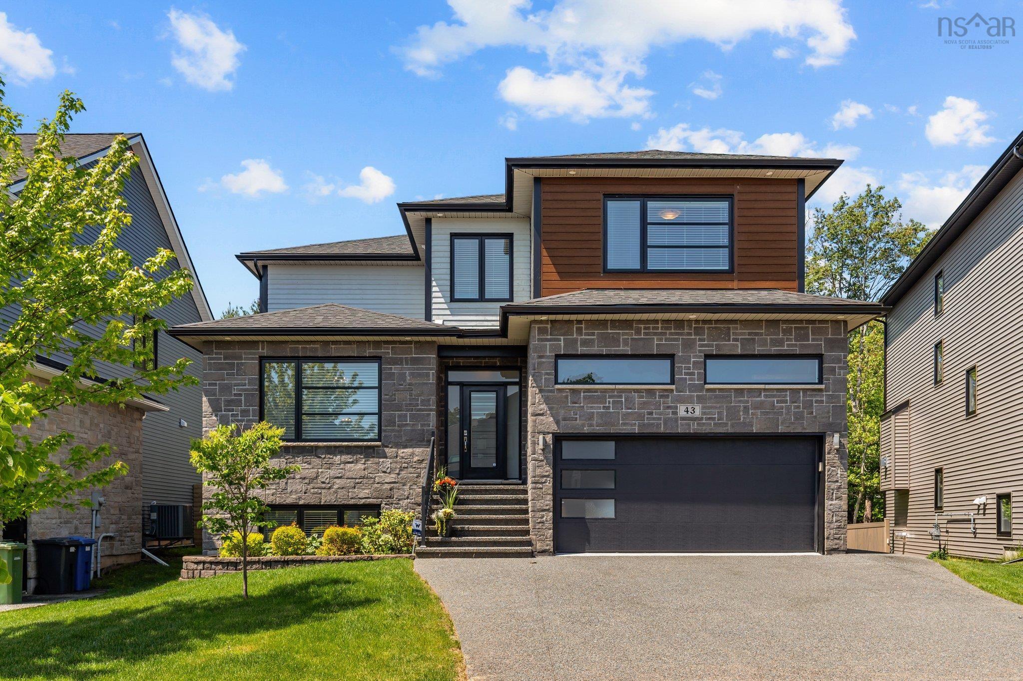 Thumbnail image for 43 Crownridge Drive MLS<sup>®</sup> 202514528