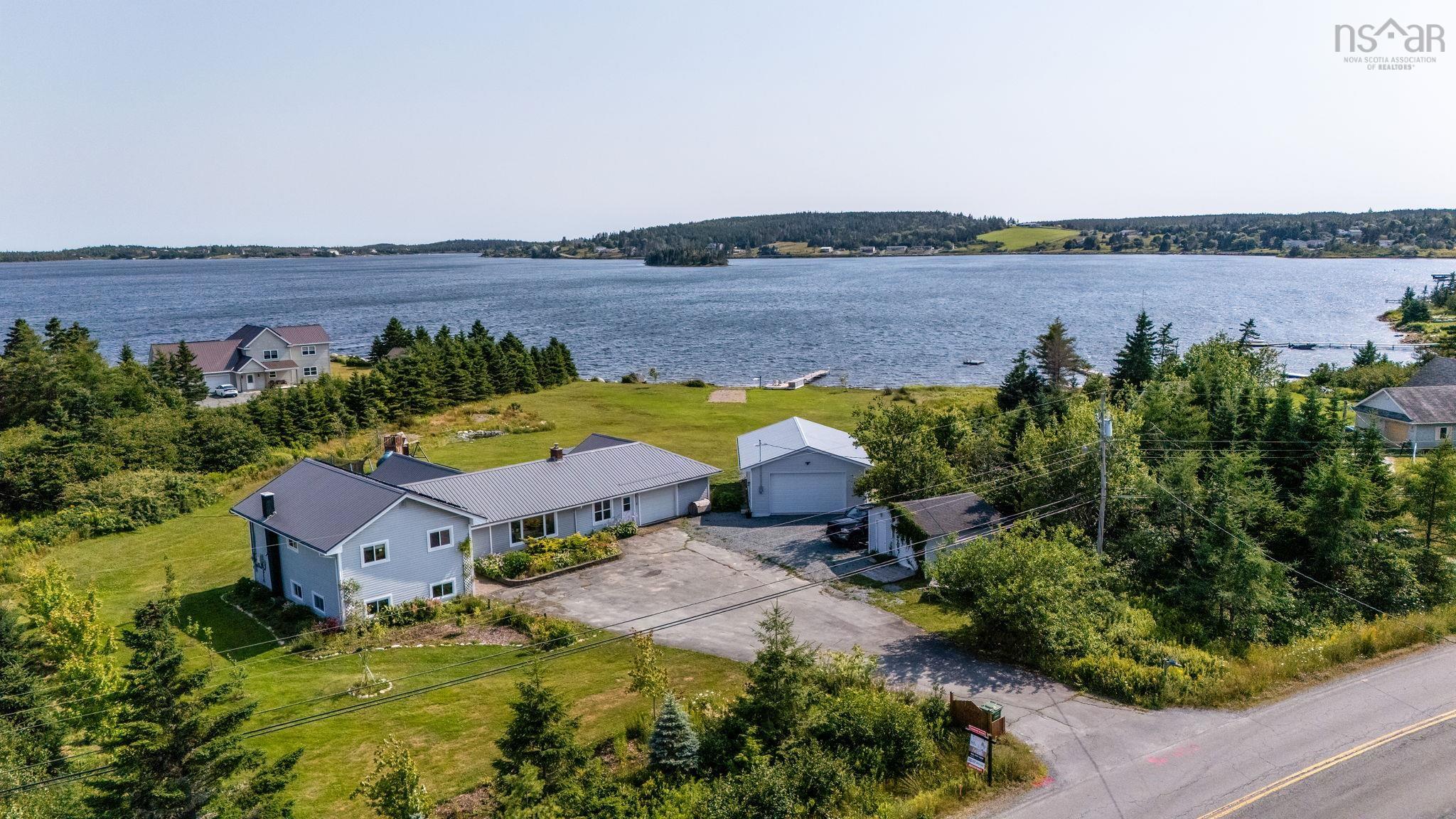 Thumbnail image for 1870 Crowell Road MLS<sup>®</sup> 202519941