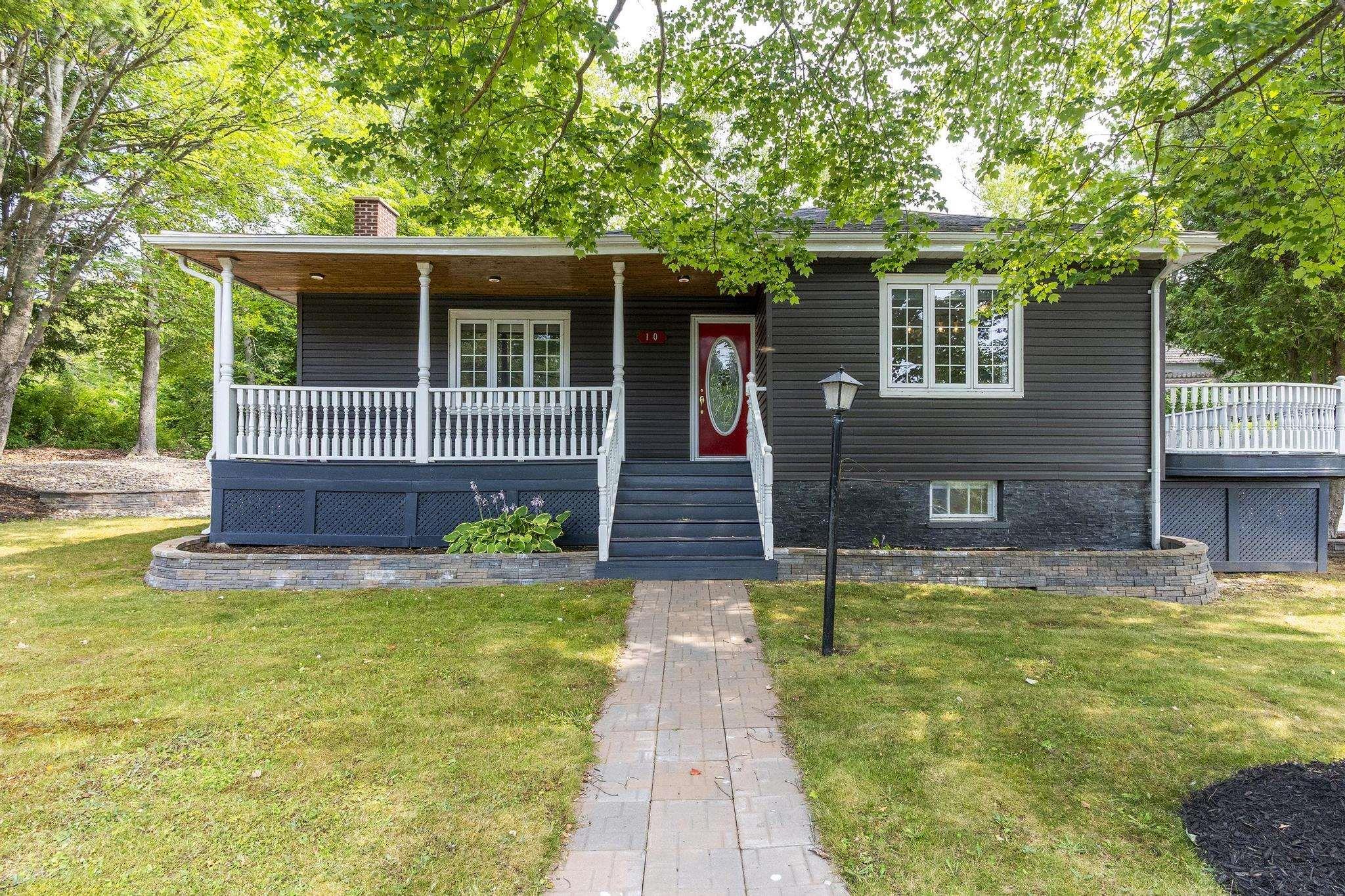 Thumbnail image for 10 Howe Avenue MLS<sup>®</sup> 202520382