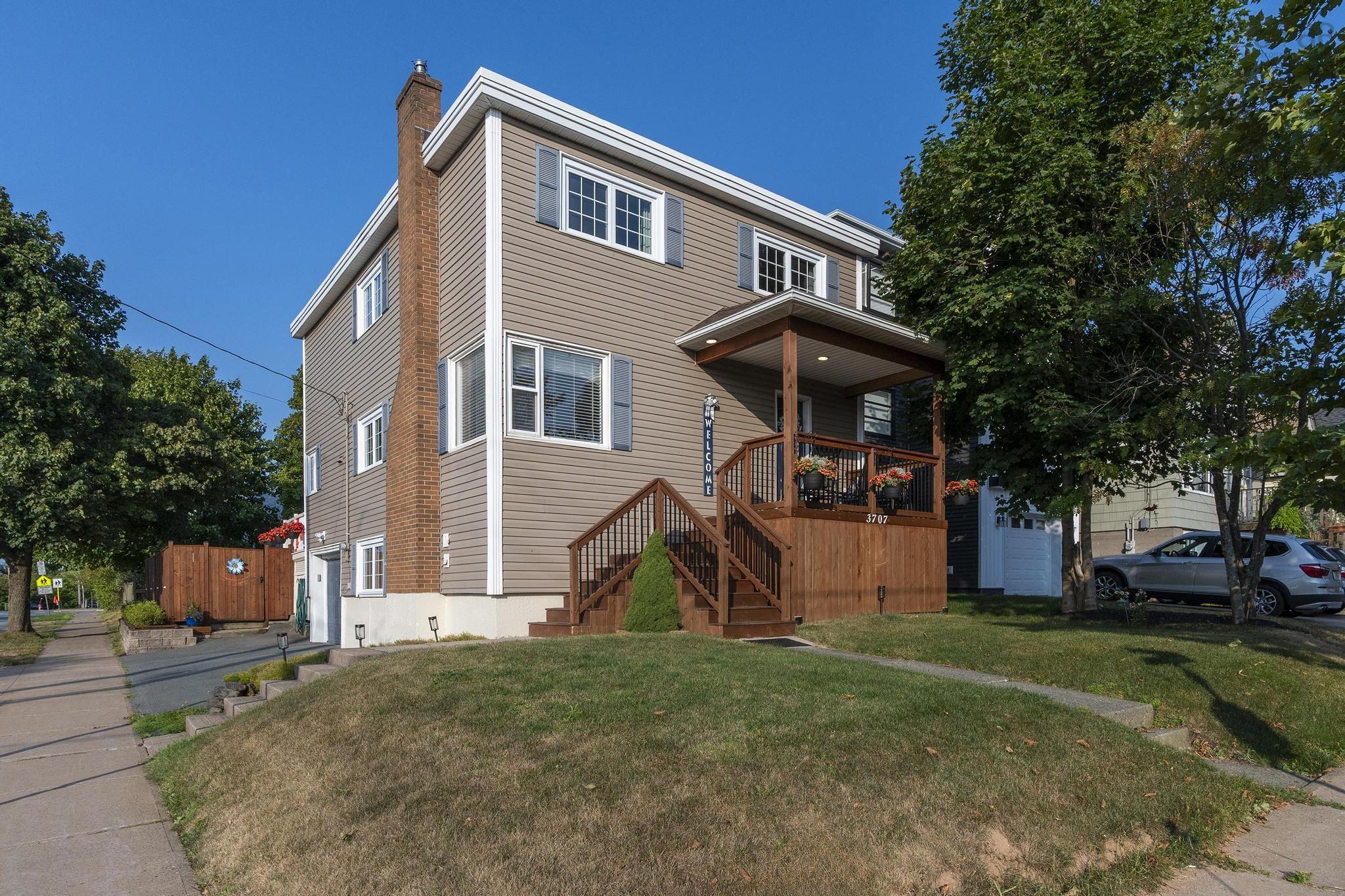 Thumbnail image for 3707 Rosemeade Avenue MLS<sup>®</sup> 202520531