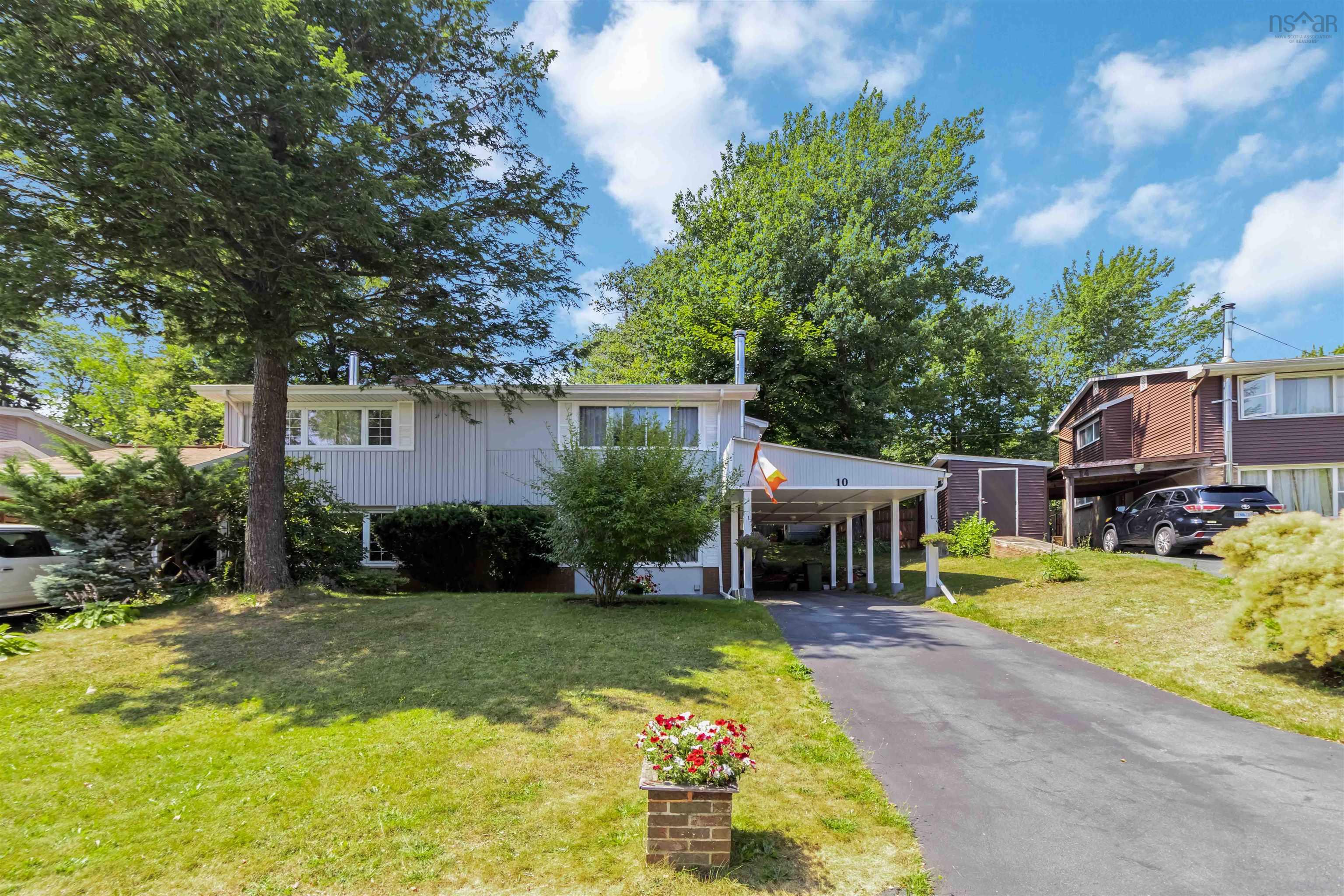 Thumbnail image for 10 Oakburn Court MLS<sup>®</sup> 202520541