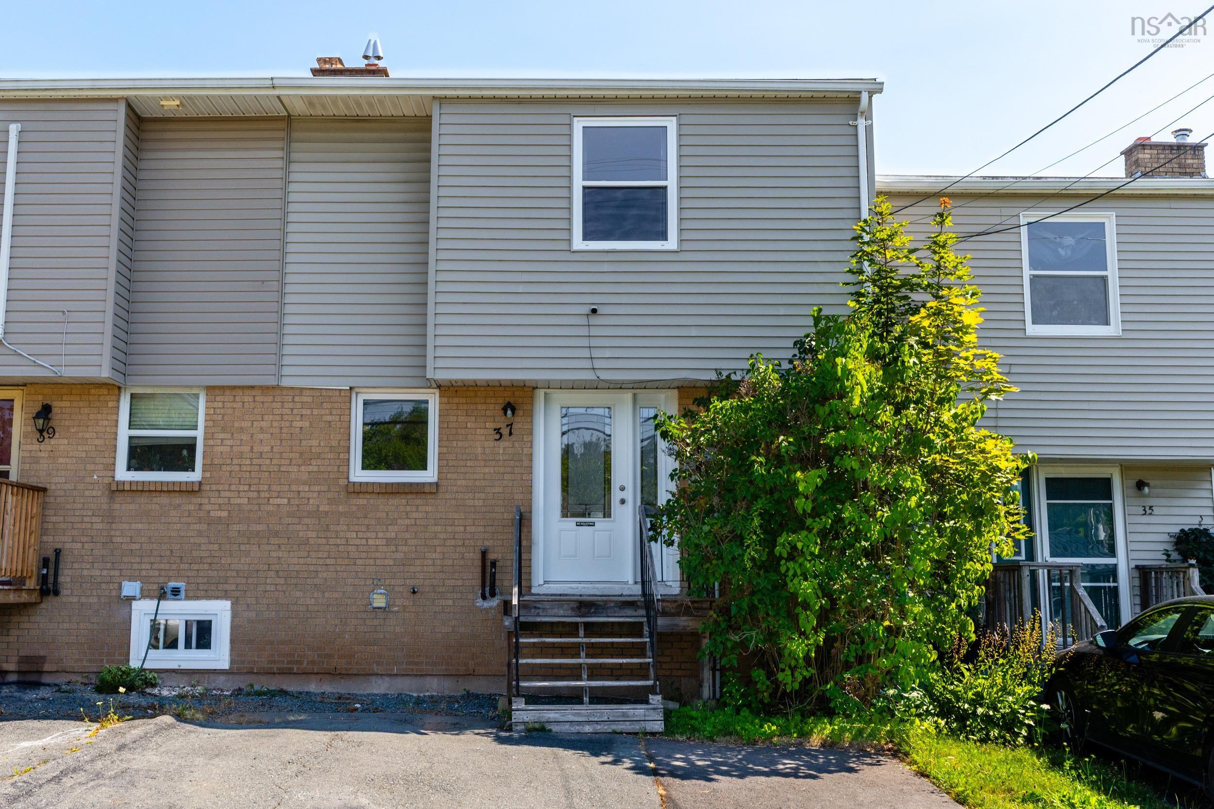 Thumbnail image for 37 Circassion Drive MLS<sup>®</sup> 202520570