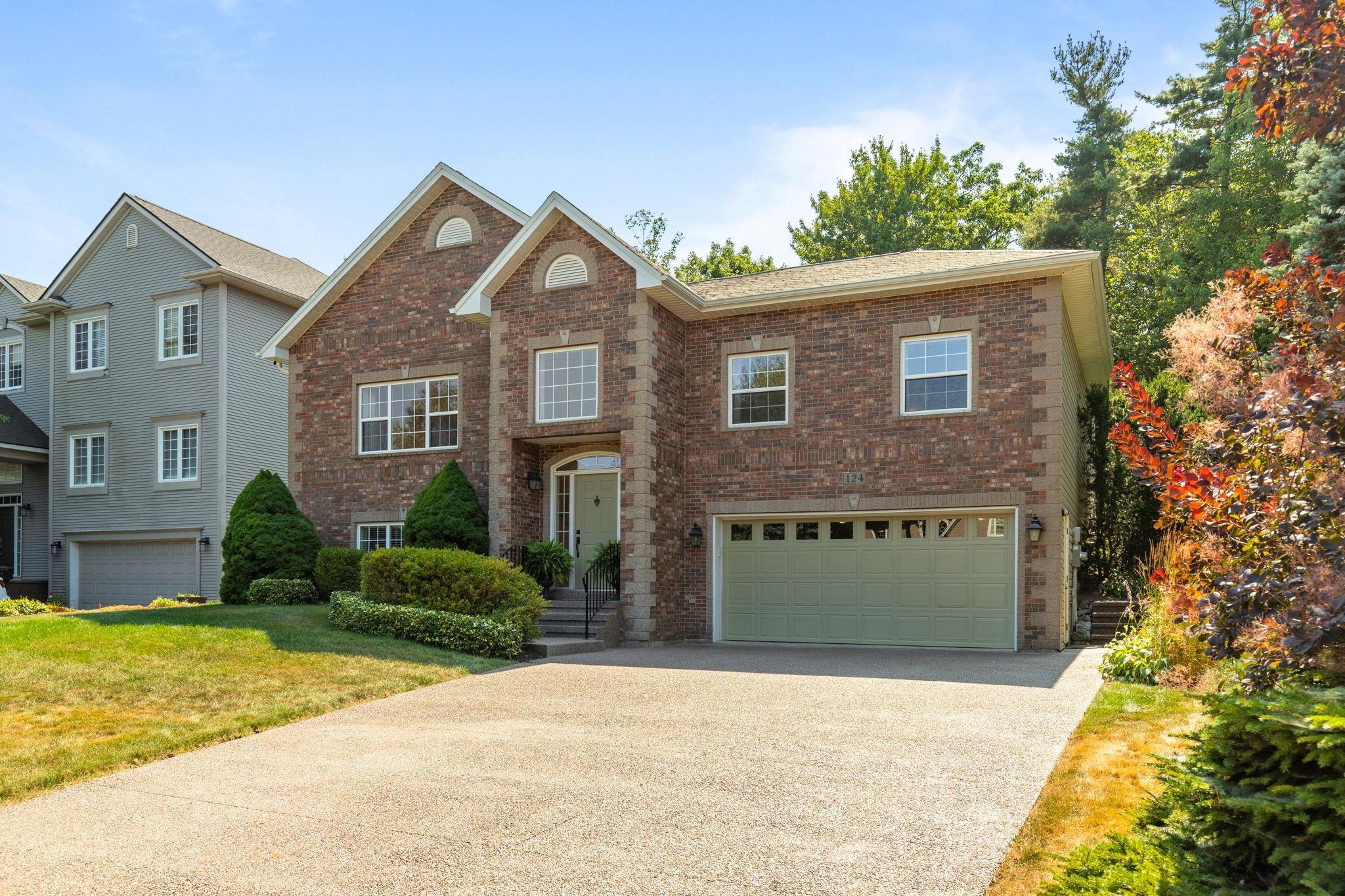 Thumbnail image for 124 Lakeshore Park Terrace MLS<sup>®</sup> 202520593