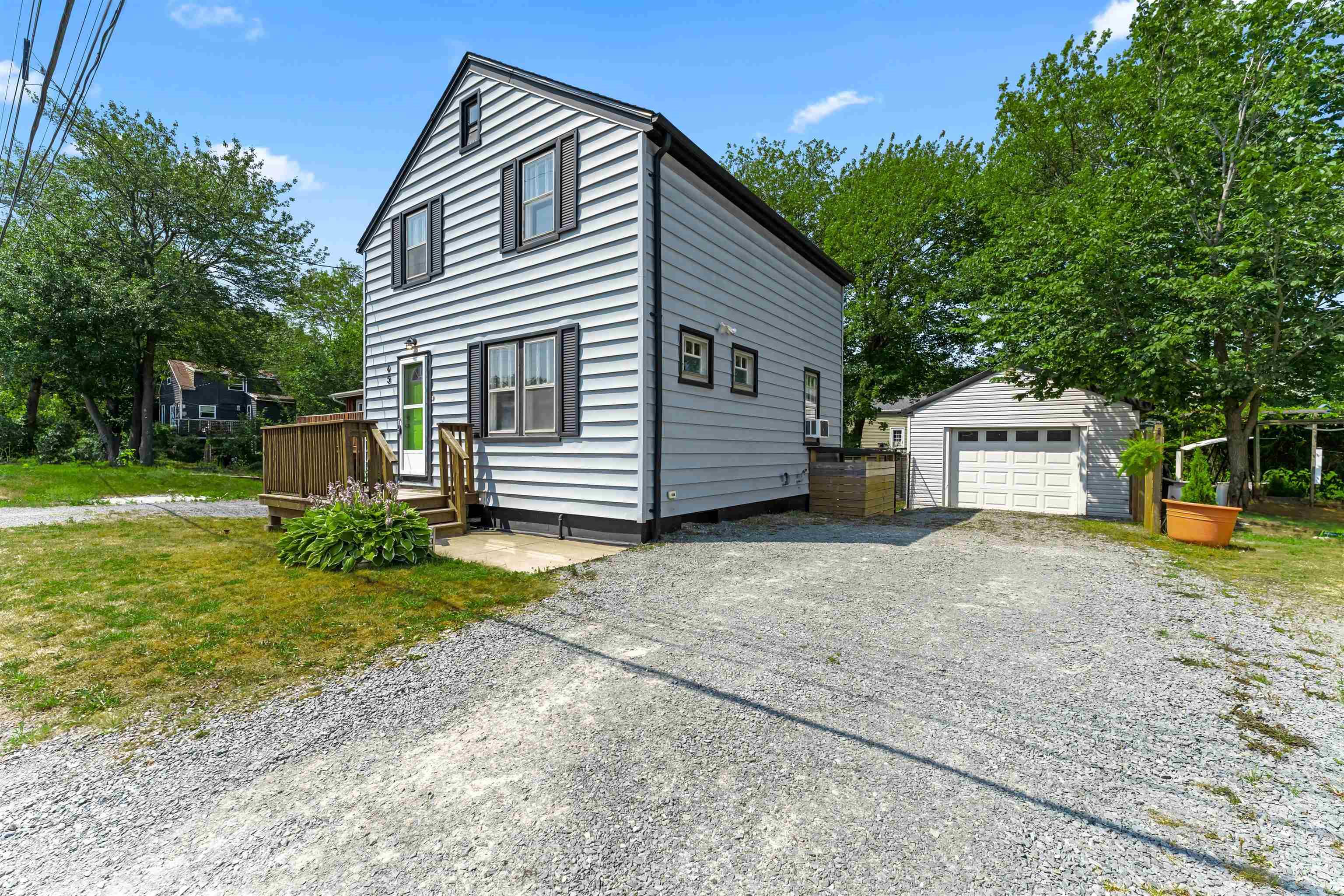 Thumbnail image for 45 School Avenue MLS<sup>®</sup> 202520634