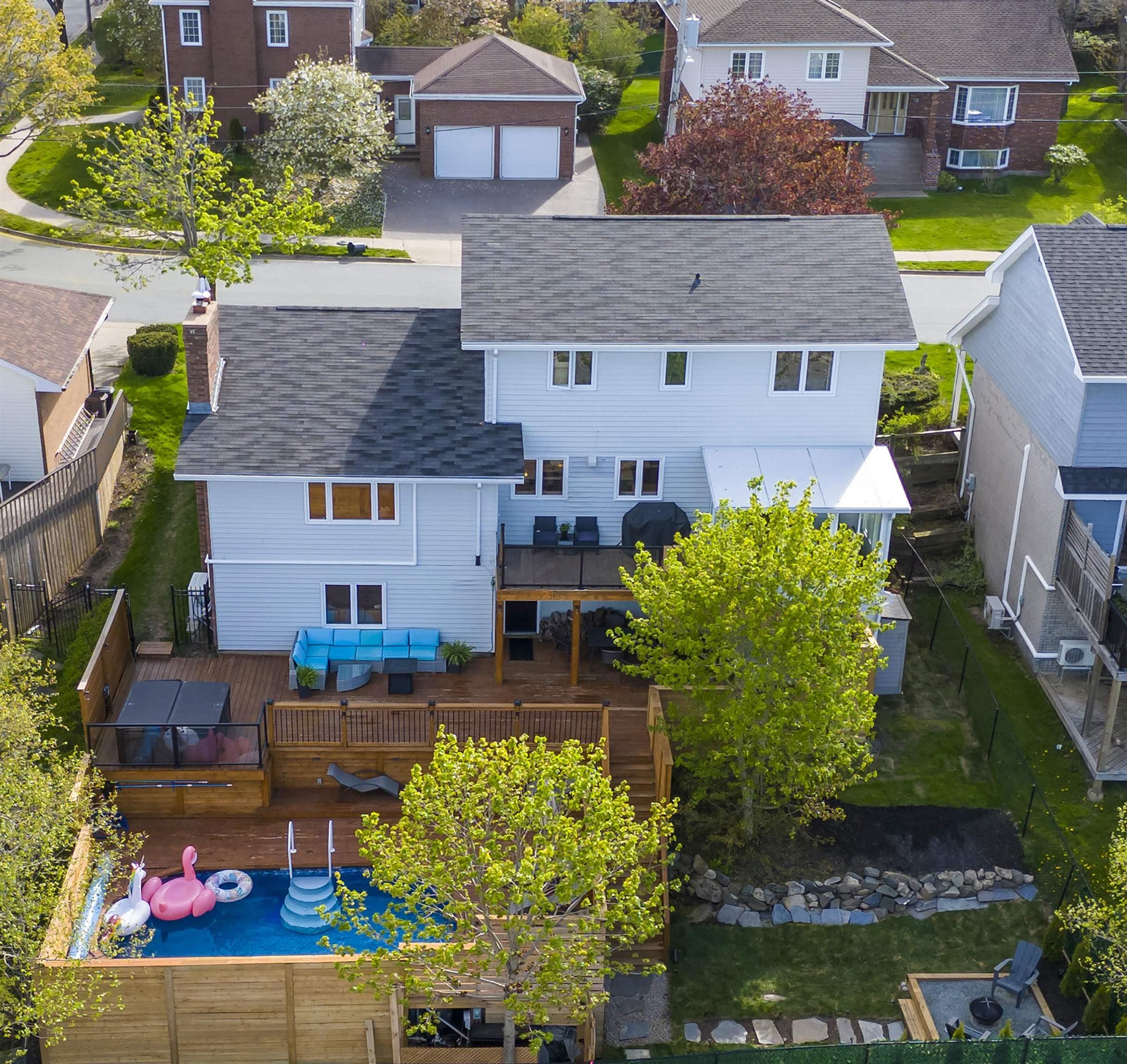Thumbnail image for 27 Chartwell Lane MLS<sup>®</sup> 202520701