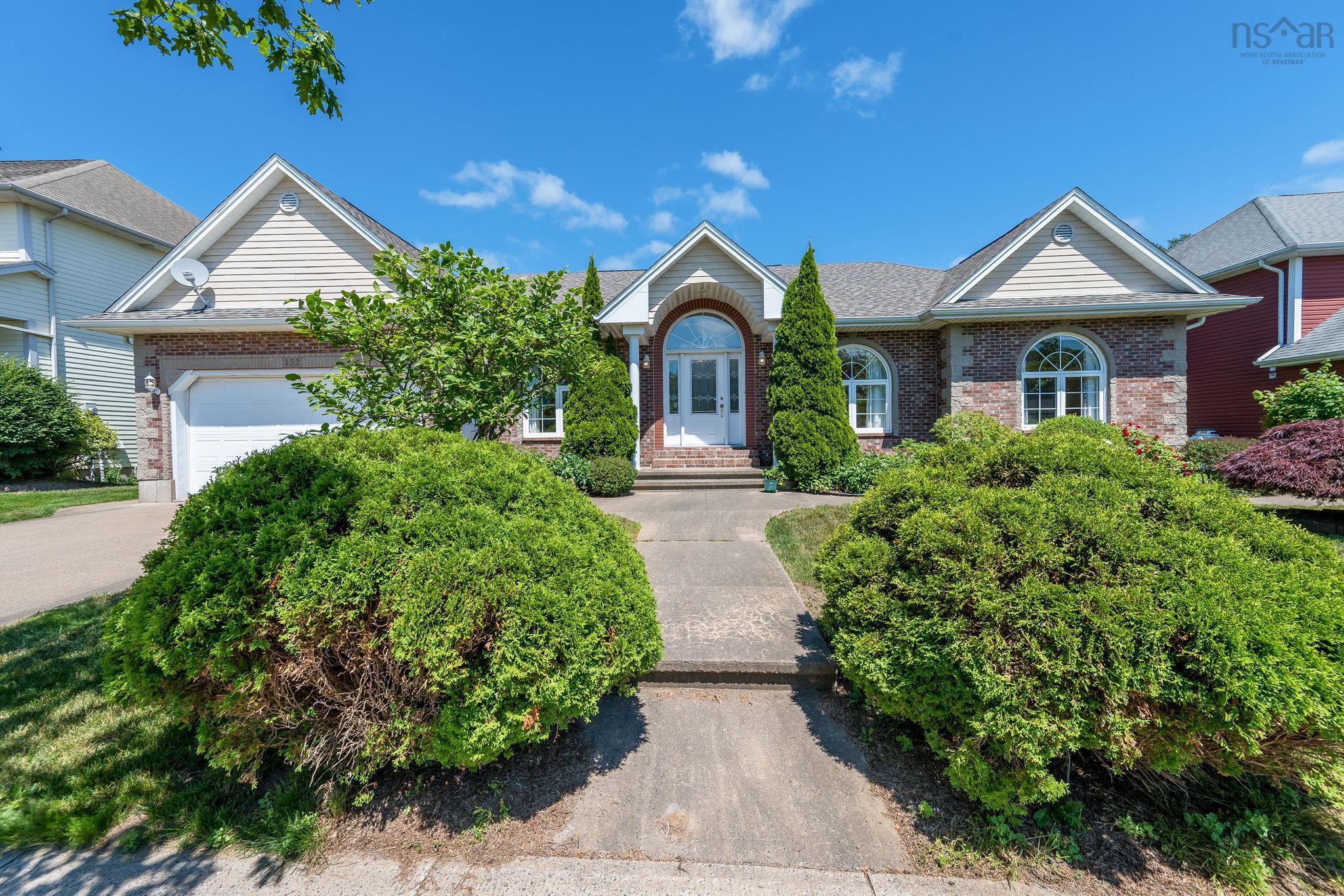 Thumbnail image for 152 Roxbury Crescent MLS<sup>®</sup> 202521887