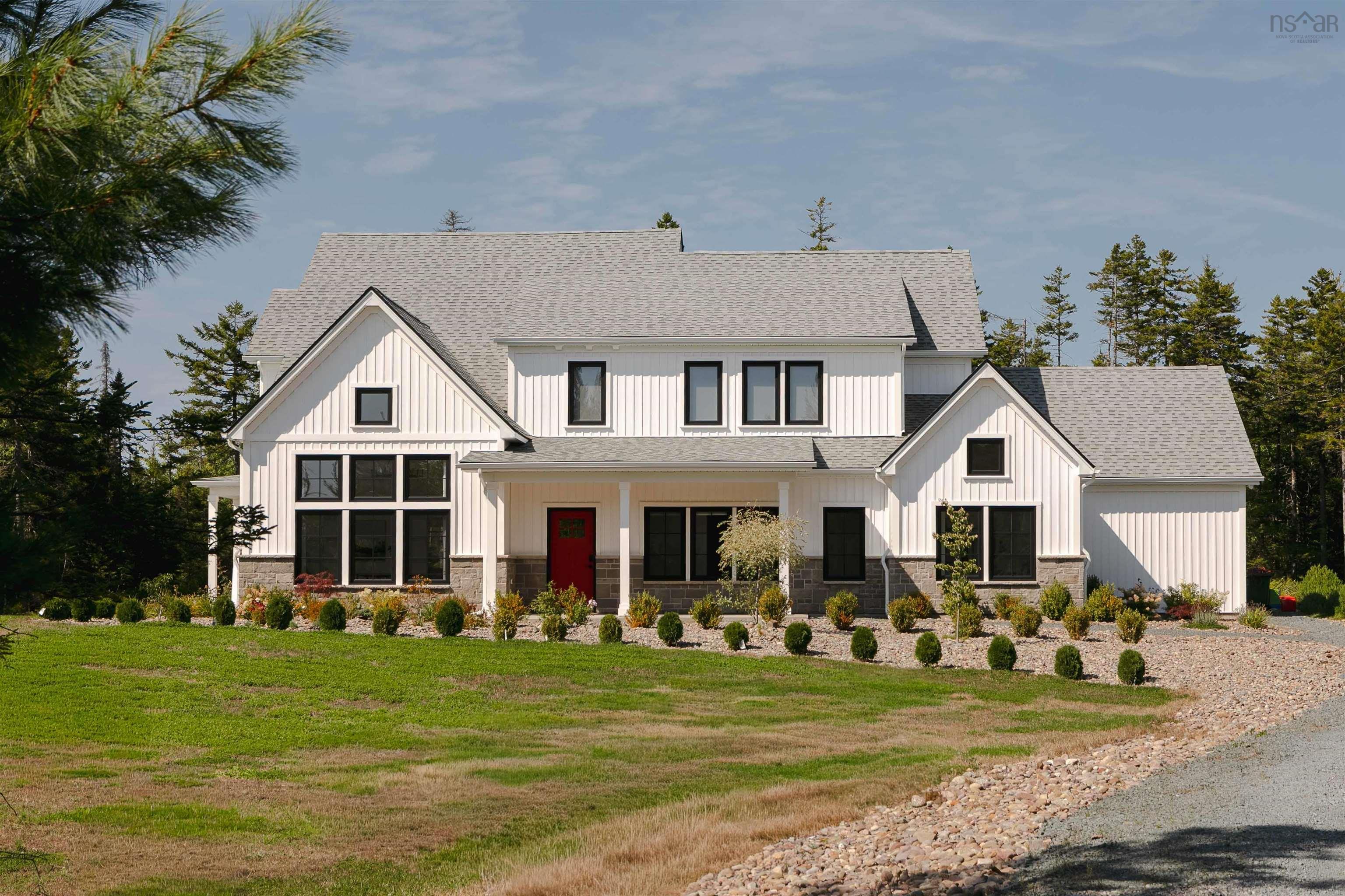 Thumbnail image for 709 Voyageur Way MLS<sup>®</sup> 202522433