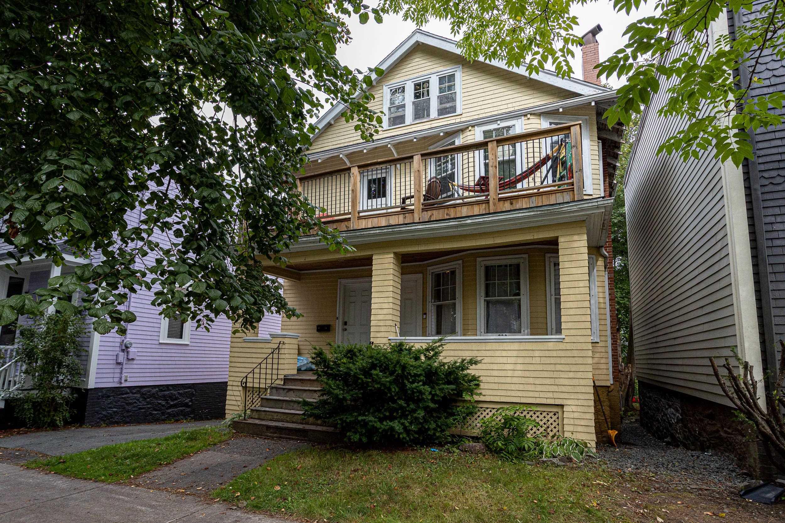 Thumbnail image for 1577-1579 Vernon Street MLS<sup>®</sup> 202523207