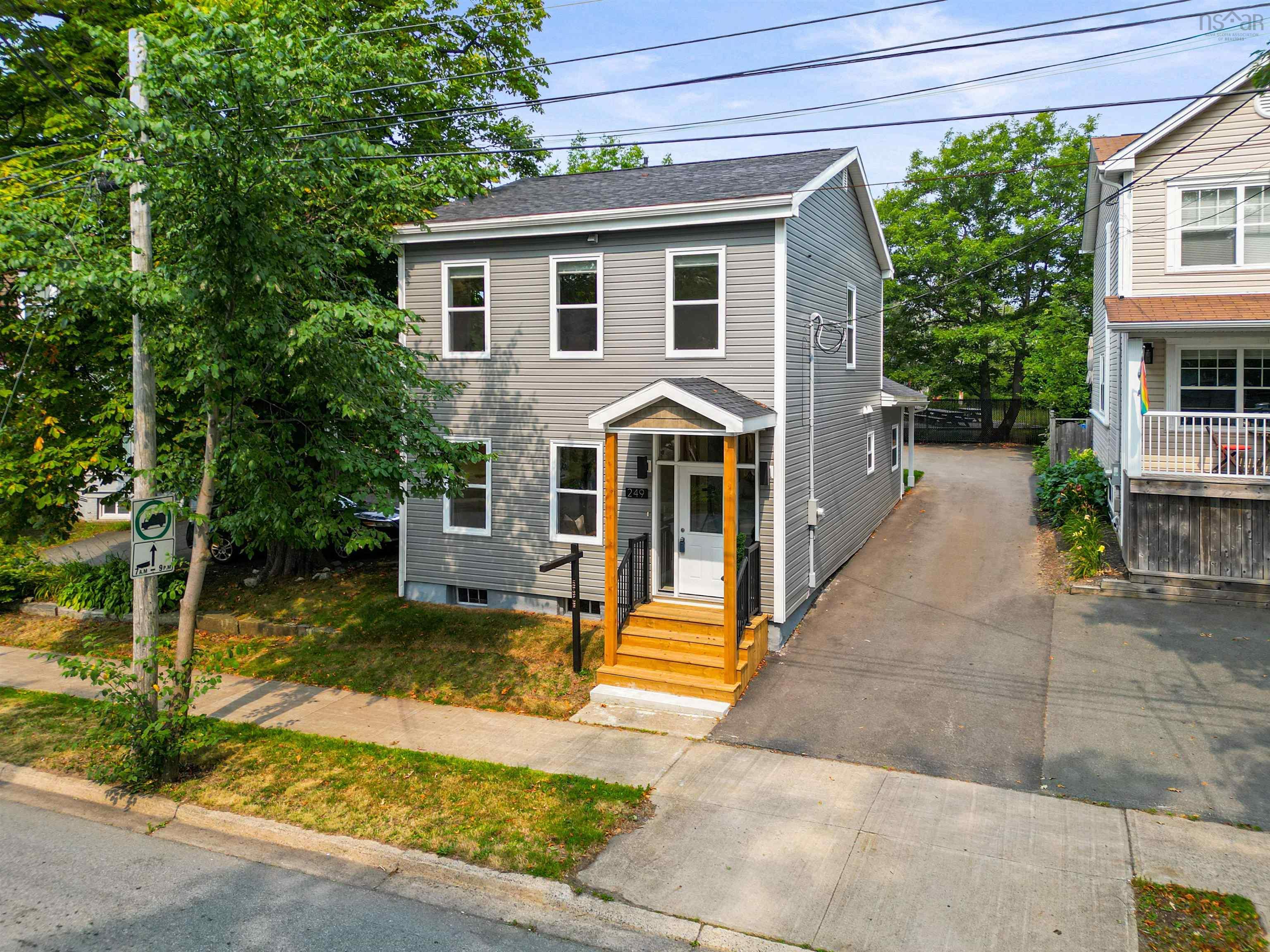 Thumbnail image for 249 Portland Street MLS<sup>®</sup> 202525500