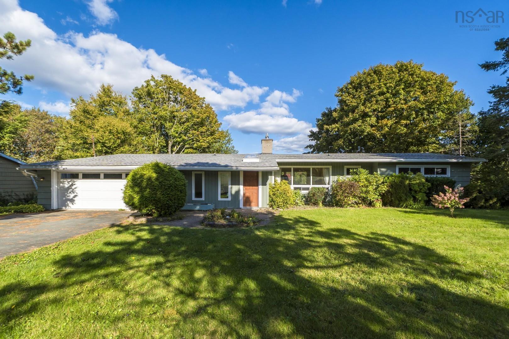 Thumbnail image for 21 Wildwood Boulevard MLS<sup>®</sup> 202525619