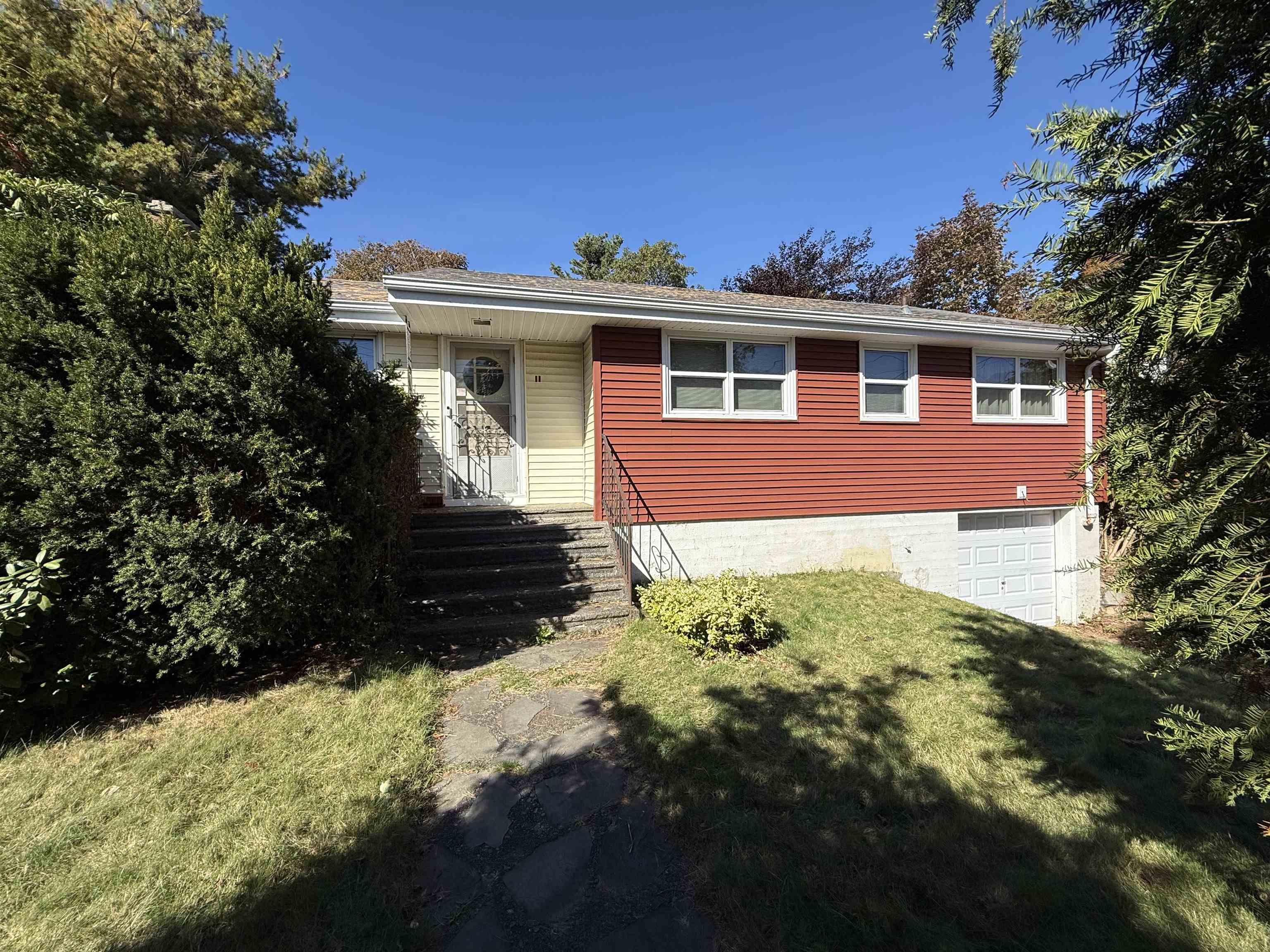 Thumbnail image for 11 Limardo Drive MLS<sup>®</sup> 202525698