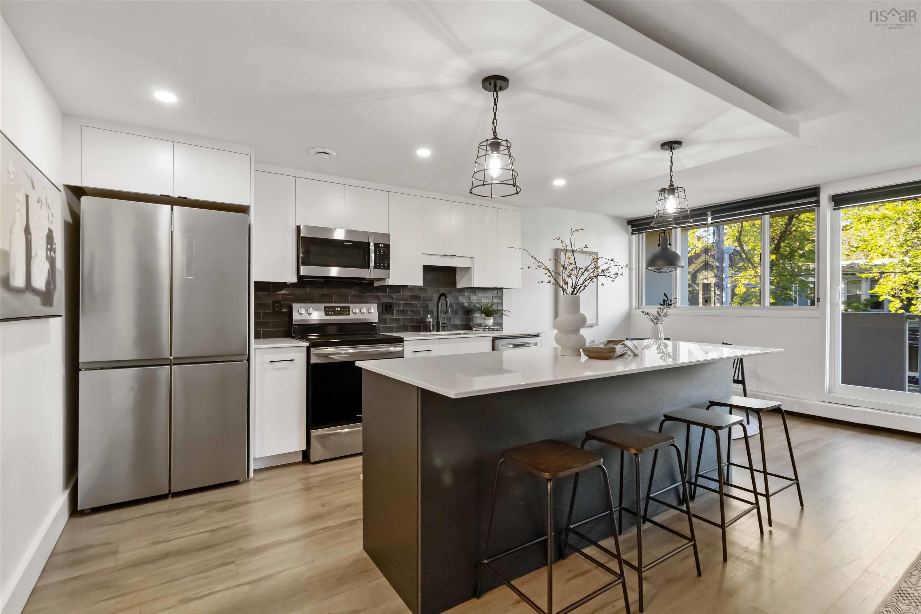 Thumbnail image for 304 990 Mclean Street MLS<sup>®</sup> 202525705
