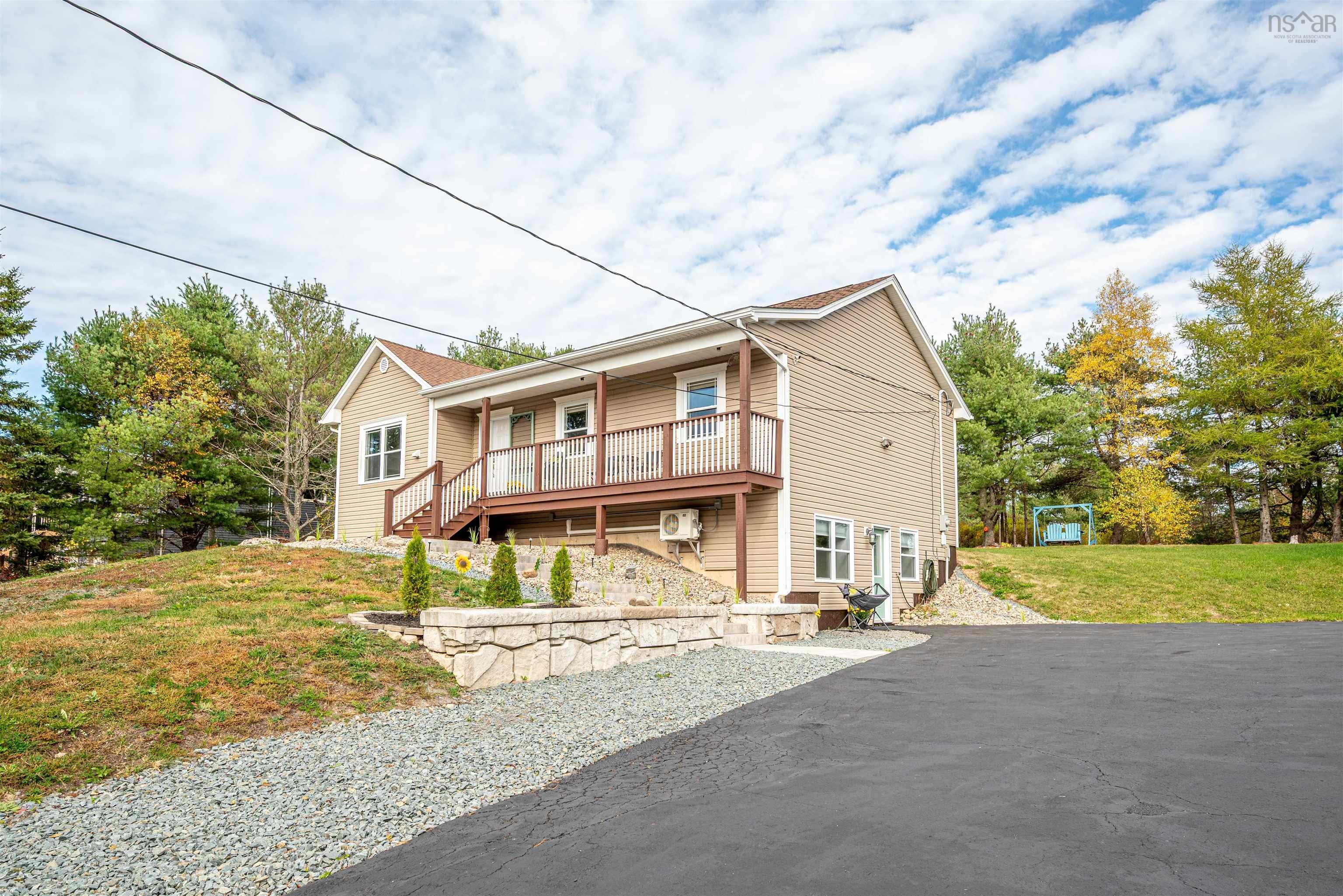 Thumbnail image for 3235 Sackville Drive MLS<sup>®</sup> 202526097