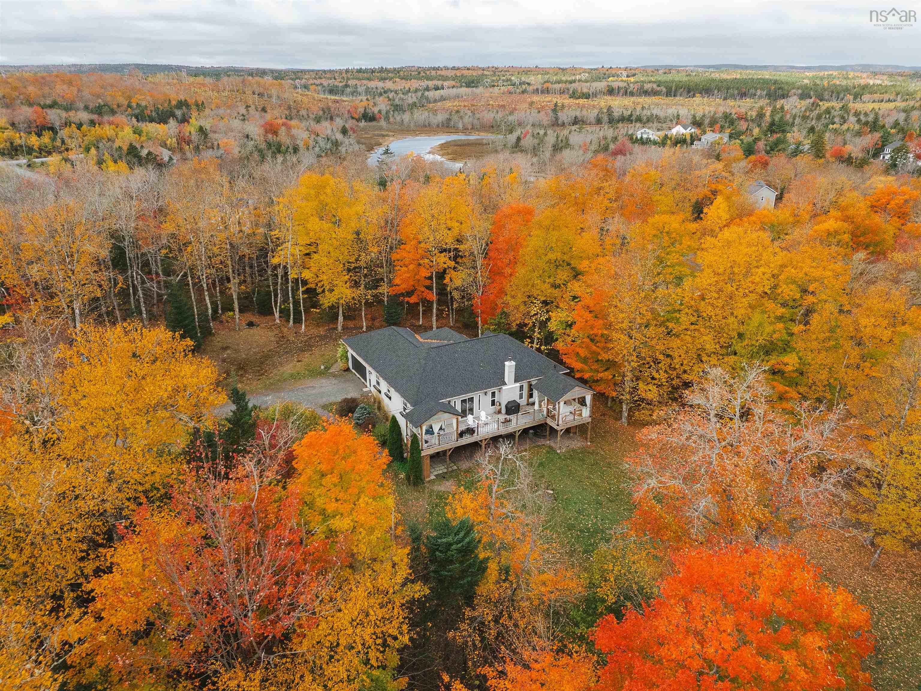 Thumbnail image for 390 Gleneagles Drive MLS<sup>®</sup> 202526235