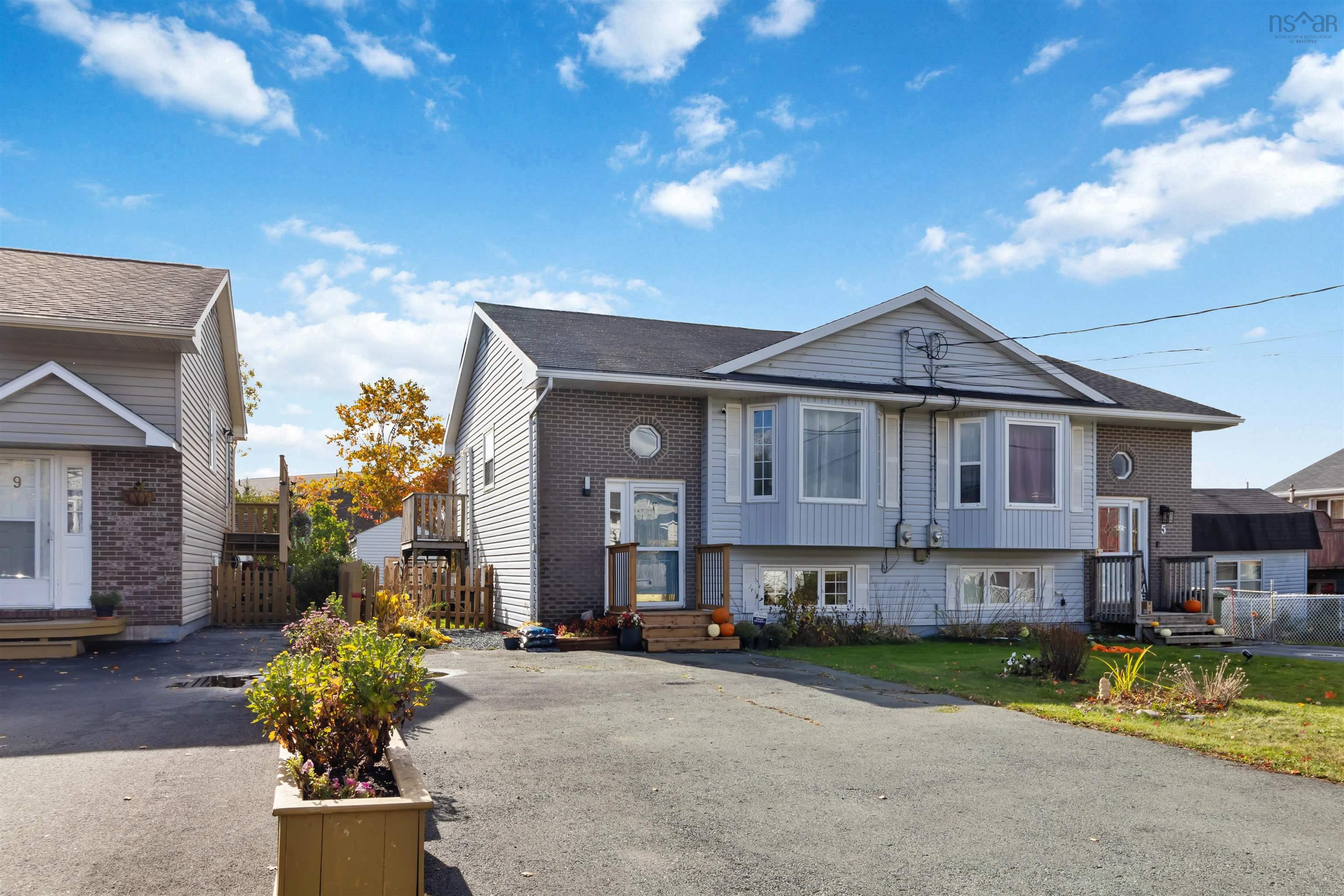 Thumbnail image for 7 Laurelcrest Drive MLS<sup>®</sup> 202526455