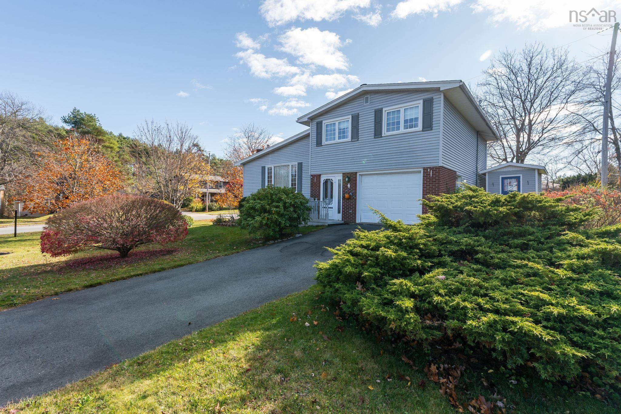 Thumbnail image for 4 Kingsmere Court MLS<sup>®</sup> 202527309