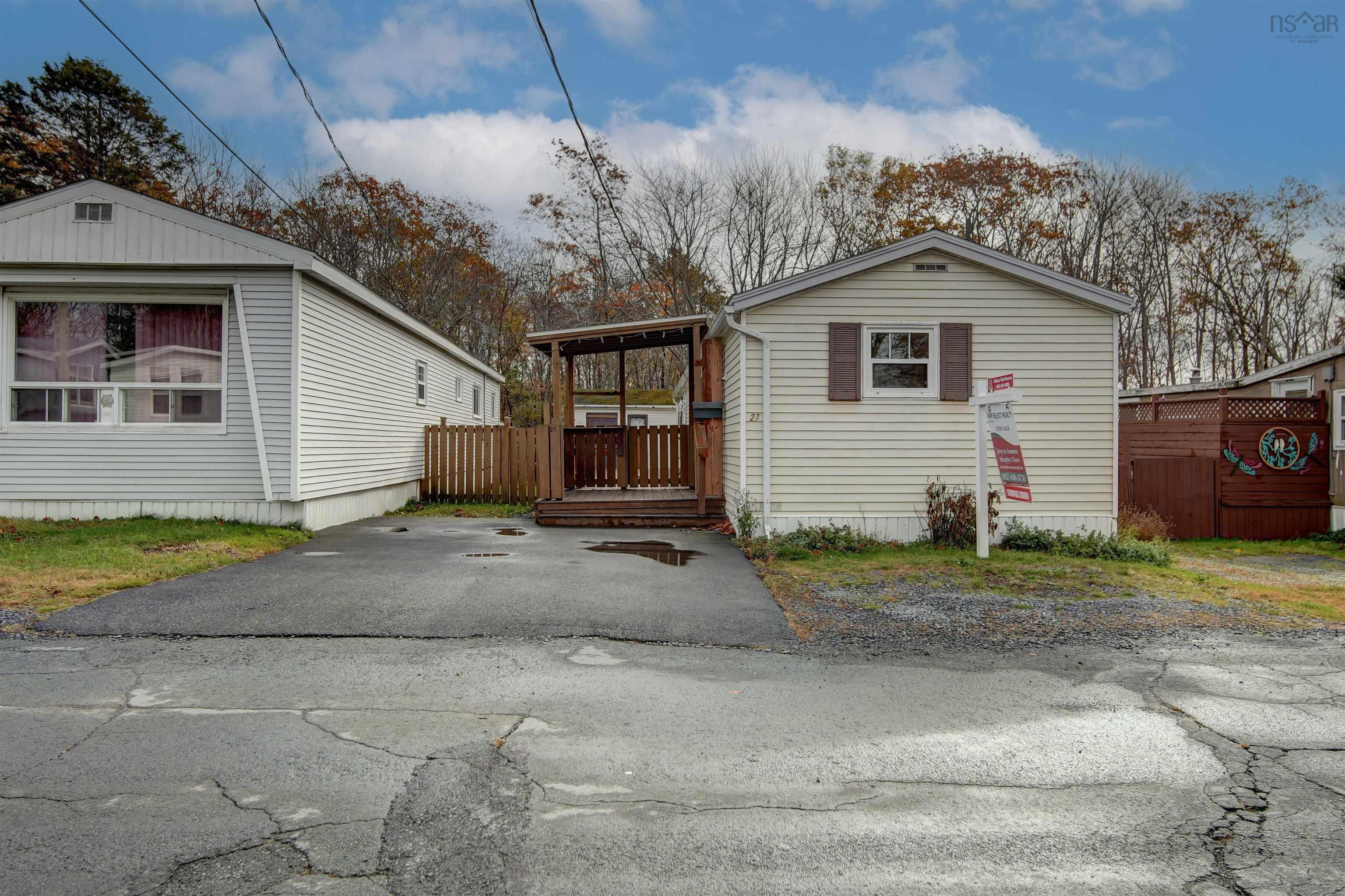 Thumbnail image for 27 Bridget Avenue MLS<sup>®</sup> 202527359