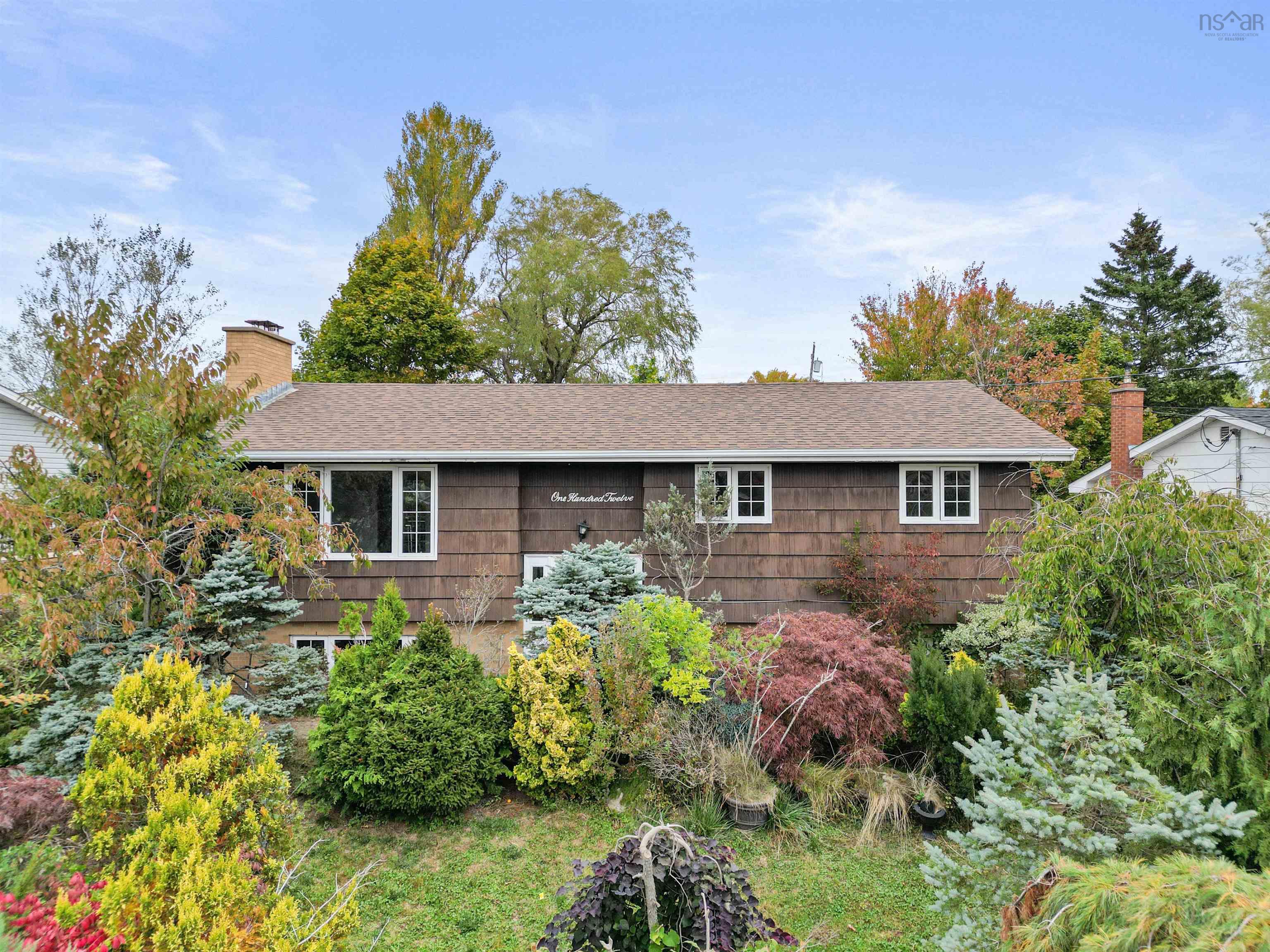 Thumbnail image for 112 Arklow Drive Drive MLS<sup>®</sup> 202527421