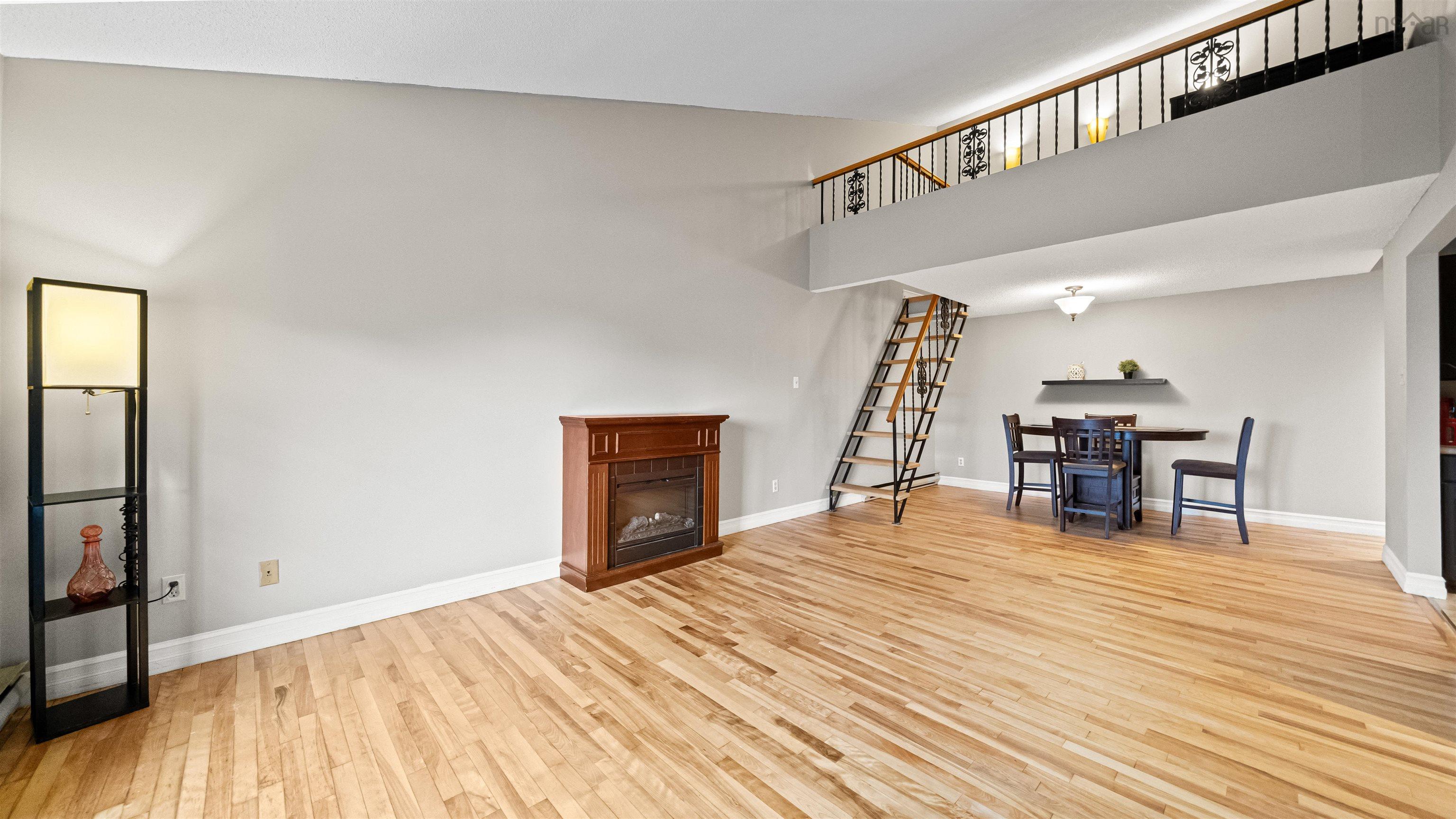 Thumbnail image for 9 4 Rose Way MLS<sup>®</sup> 202527453