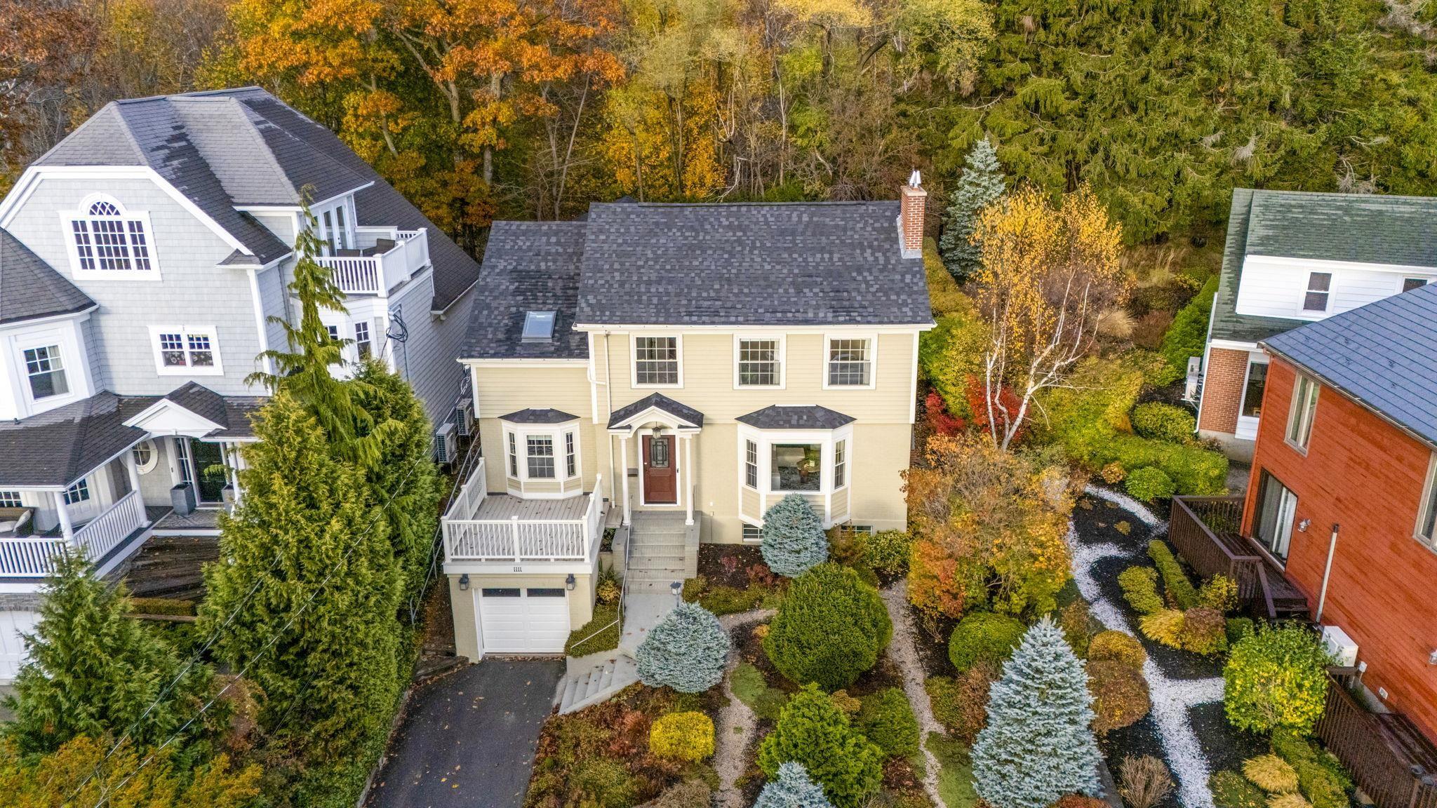 Thumbnail image for 1111 Rockcliffe Street MLS<sup>®</sup> 202527507