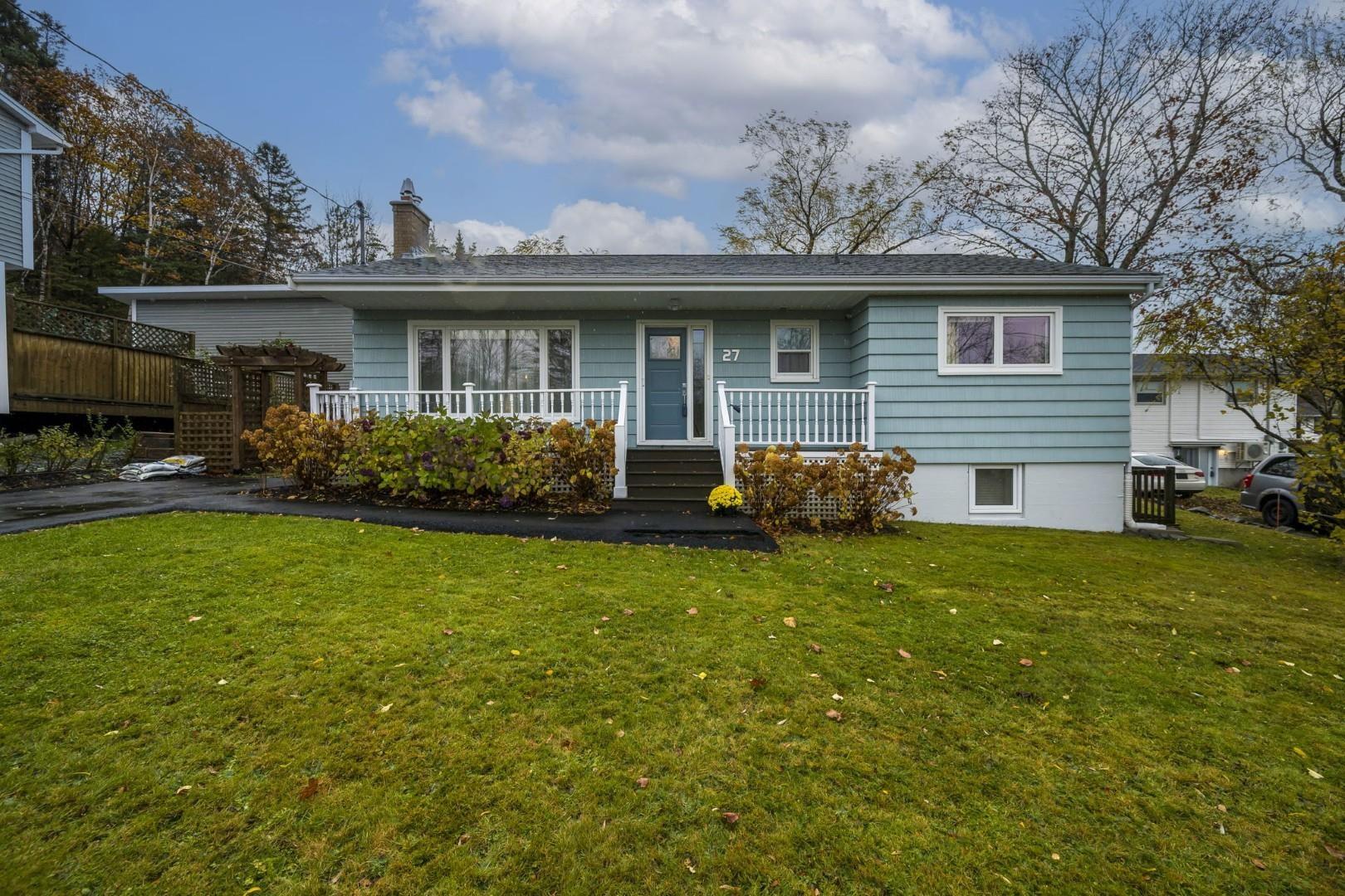 Thumbnail image for 27 Dartmoor Crescent MLS<sup>®</sup> 202527533