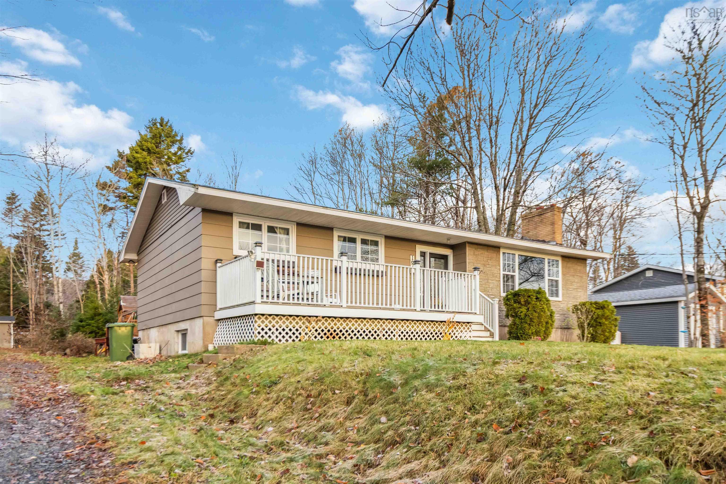 Thumbnail image for 167 Pinetree Crescent MLS<sup>®</sup> 202527634