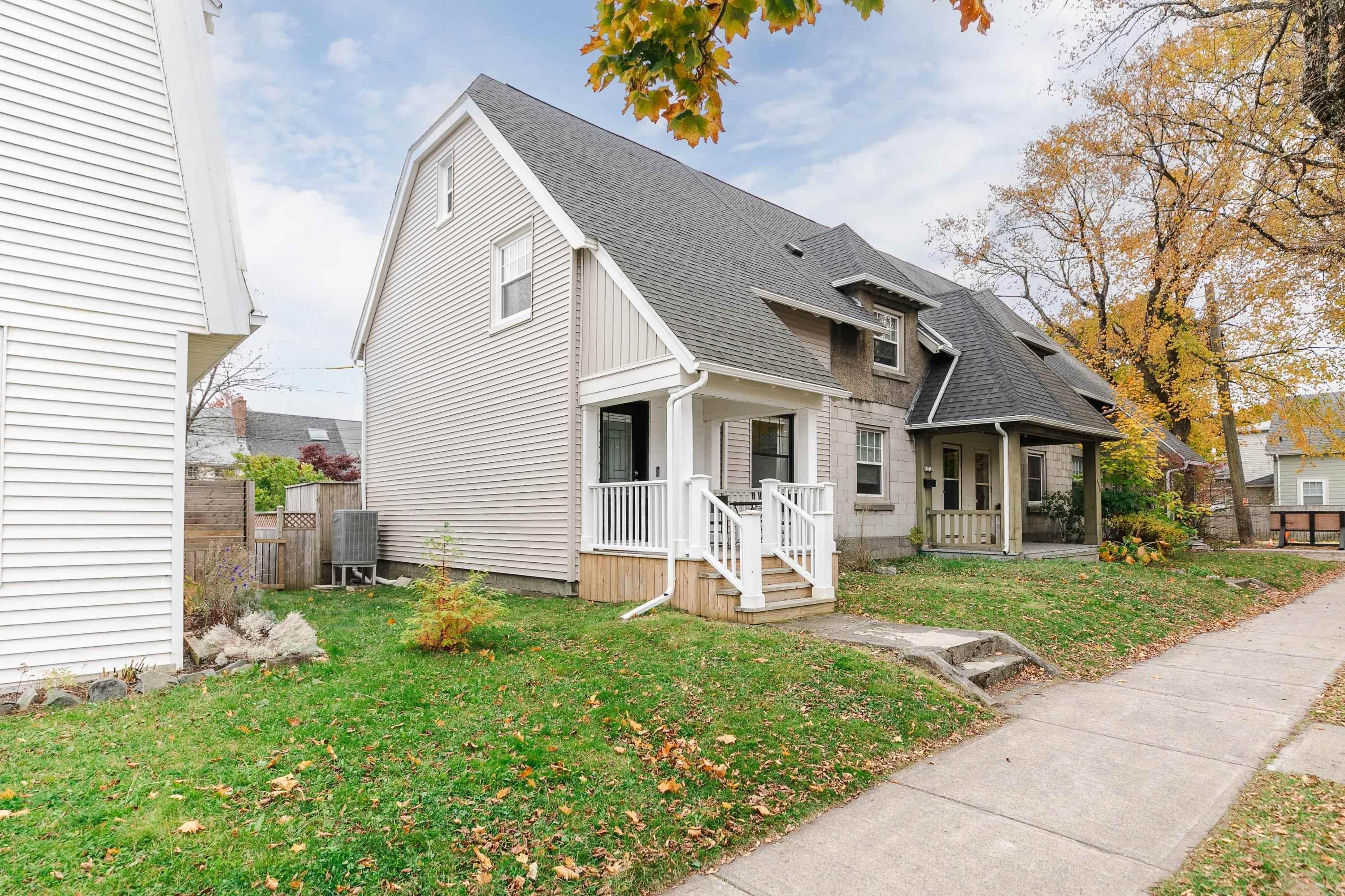 Thumbnail image for 5544 Duffus Street MLS<sup>®</sup> 202528507